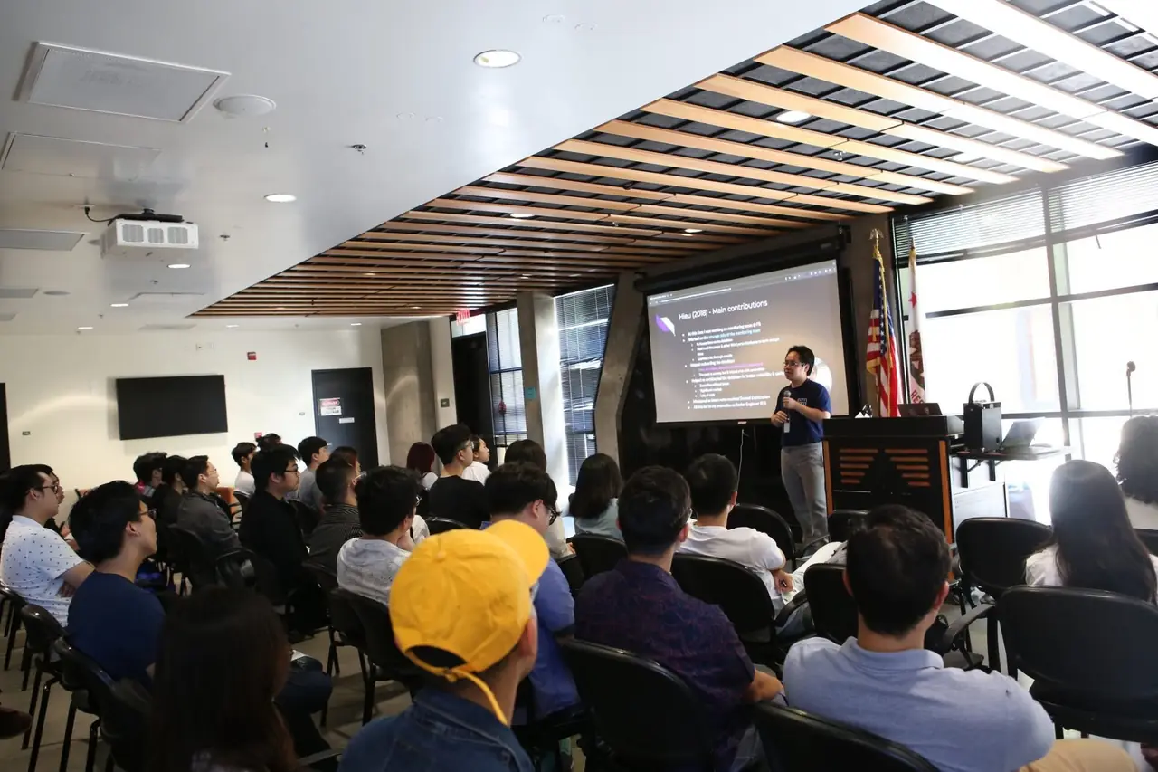 Keynotes & Panels